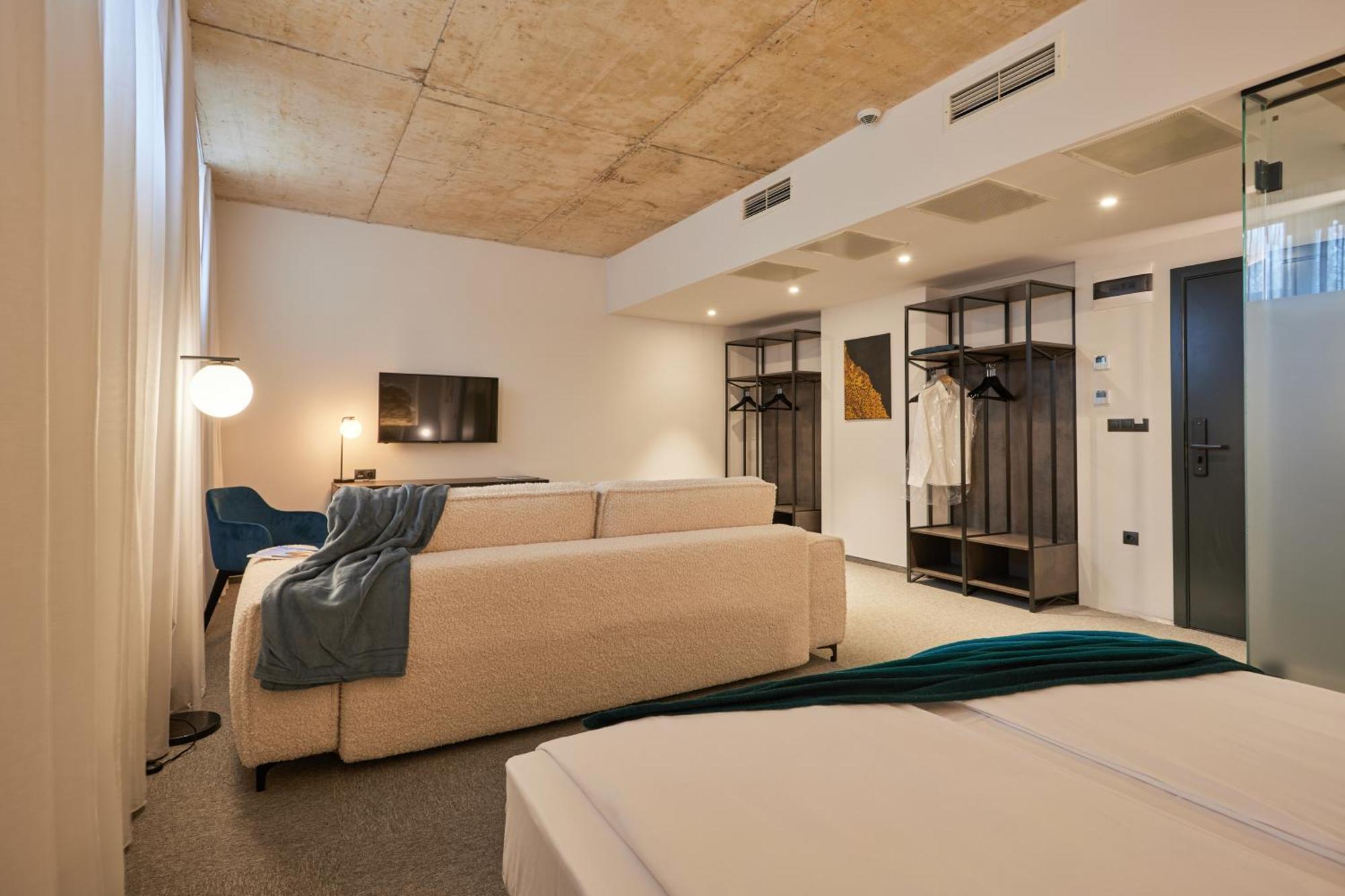 Bizarre Boutique Hotel Varna Exterior photo